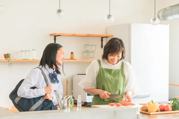 平屋住宅での家族コミュニケーション風景